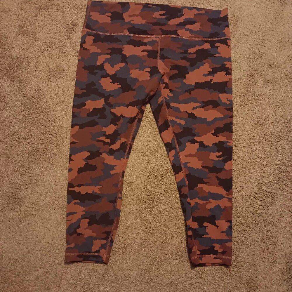 Lululemon Camo Crop Leggings Size 20